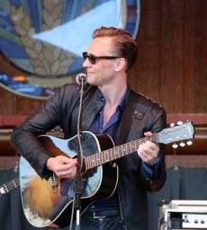 Tom Hiddleston & Rodney Crowell at Wheatland Music Festival 2014 (видео внутри)